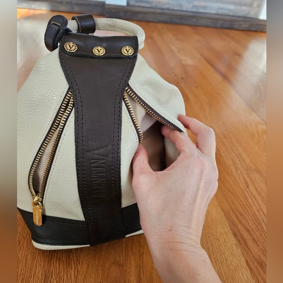 Valentina Genuine Italian Leather Bucket Purse/Backpack - Picture 8 of 16